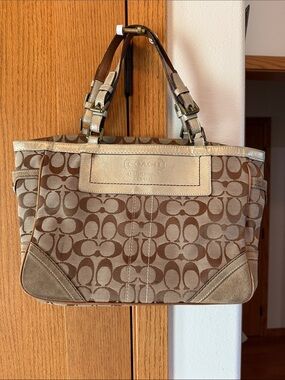 Coach Signature Gallery Jacquard 8K49 Shoulder Bag - Beige
